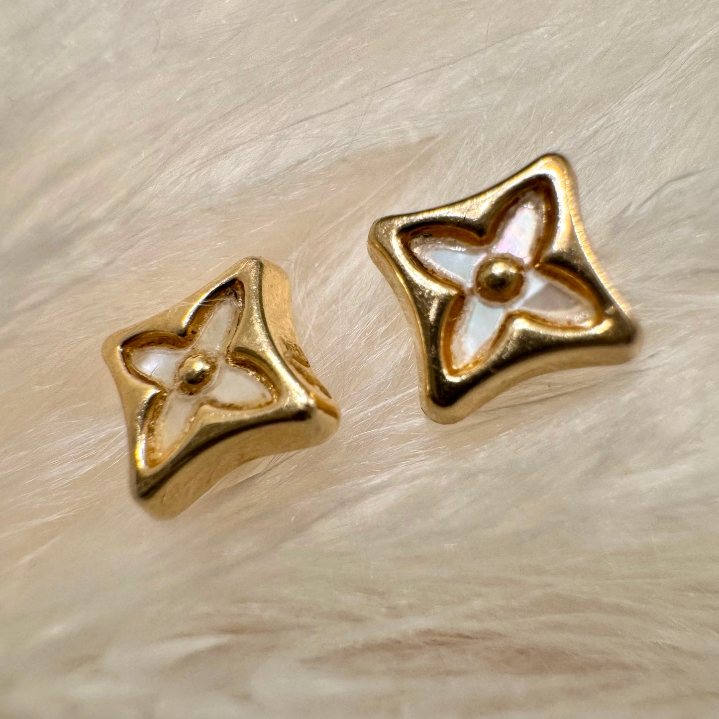 Small Squared Sparkle Flower Earring