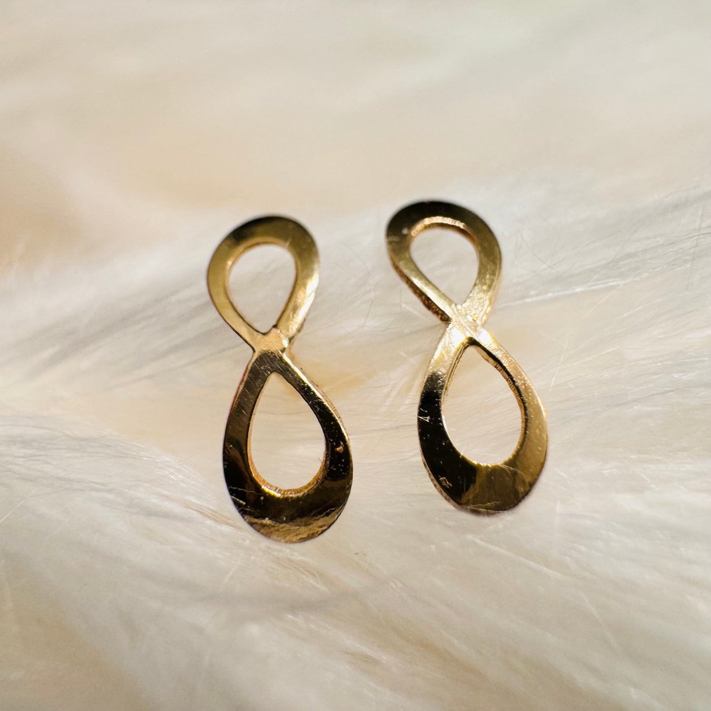 Dainty Infinity Curved
