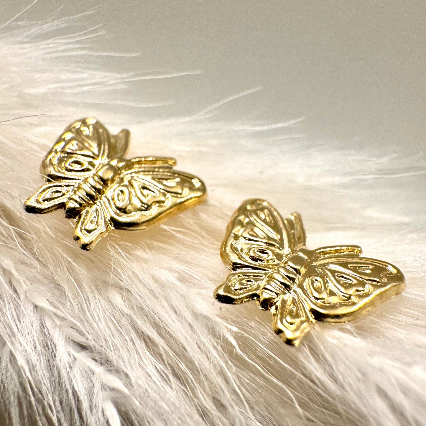 Butterfly medium flat earrings