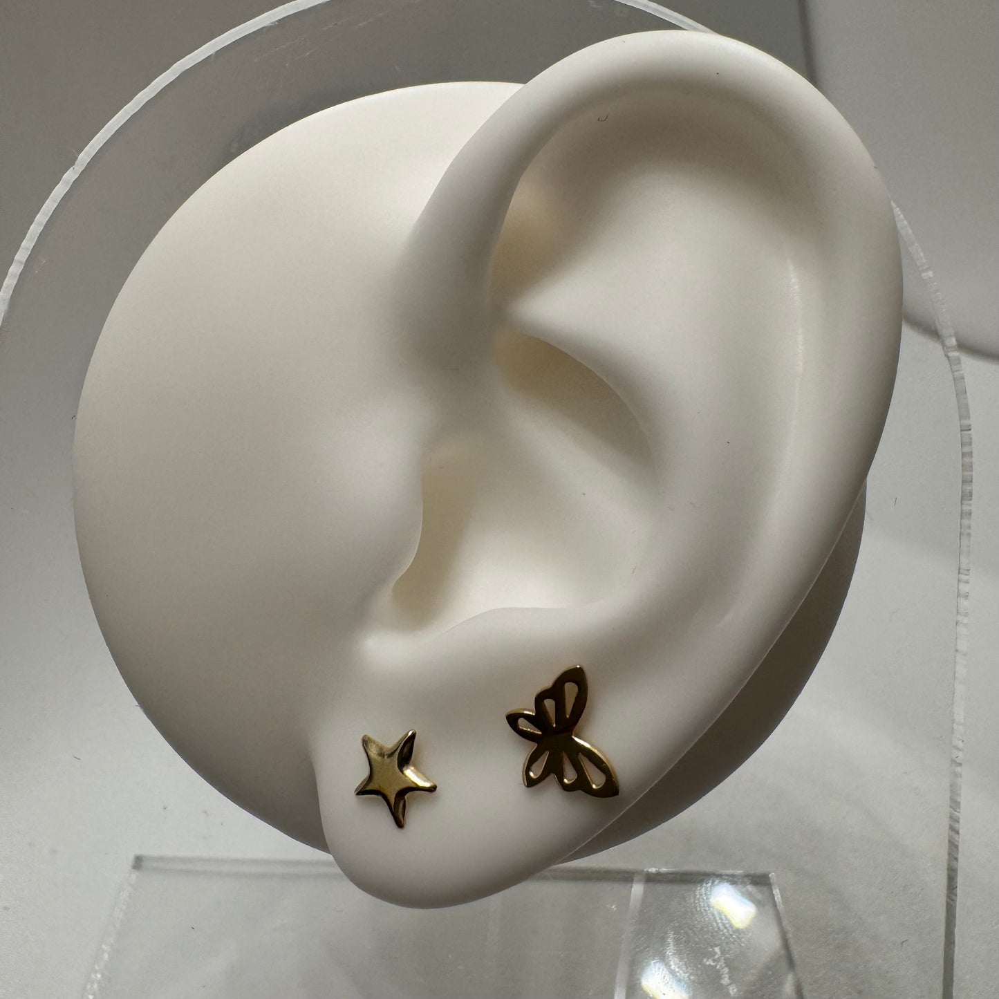 Mini flat star earrings