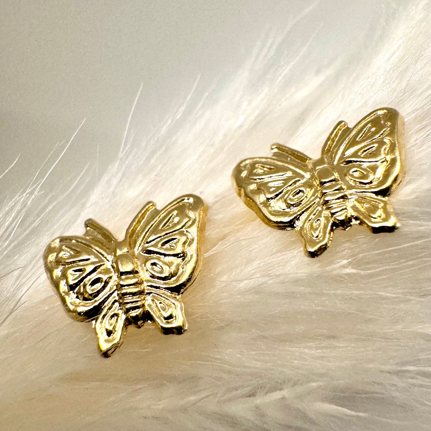 Butterfly medium flat earrings