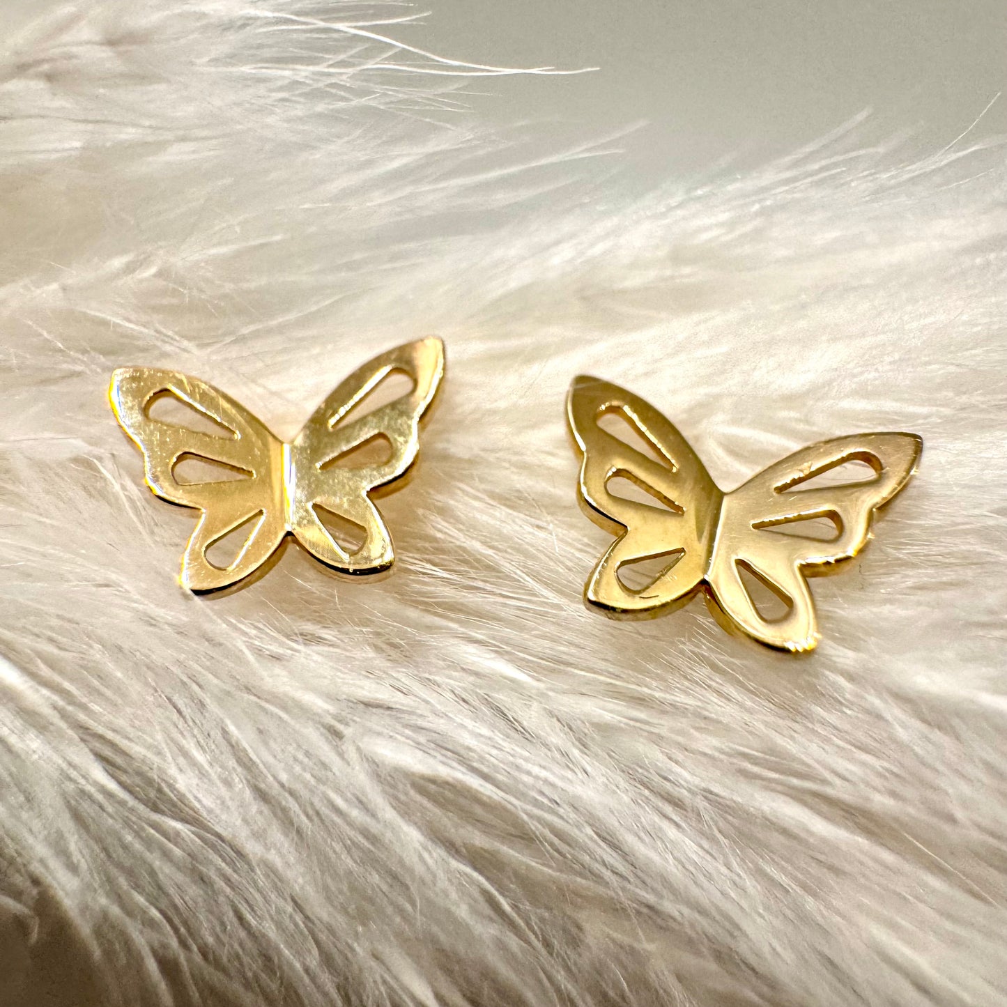 Wings up butterfly earrings