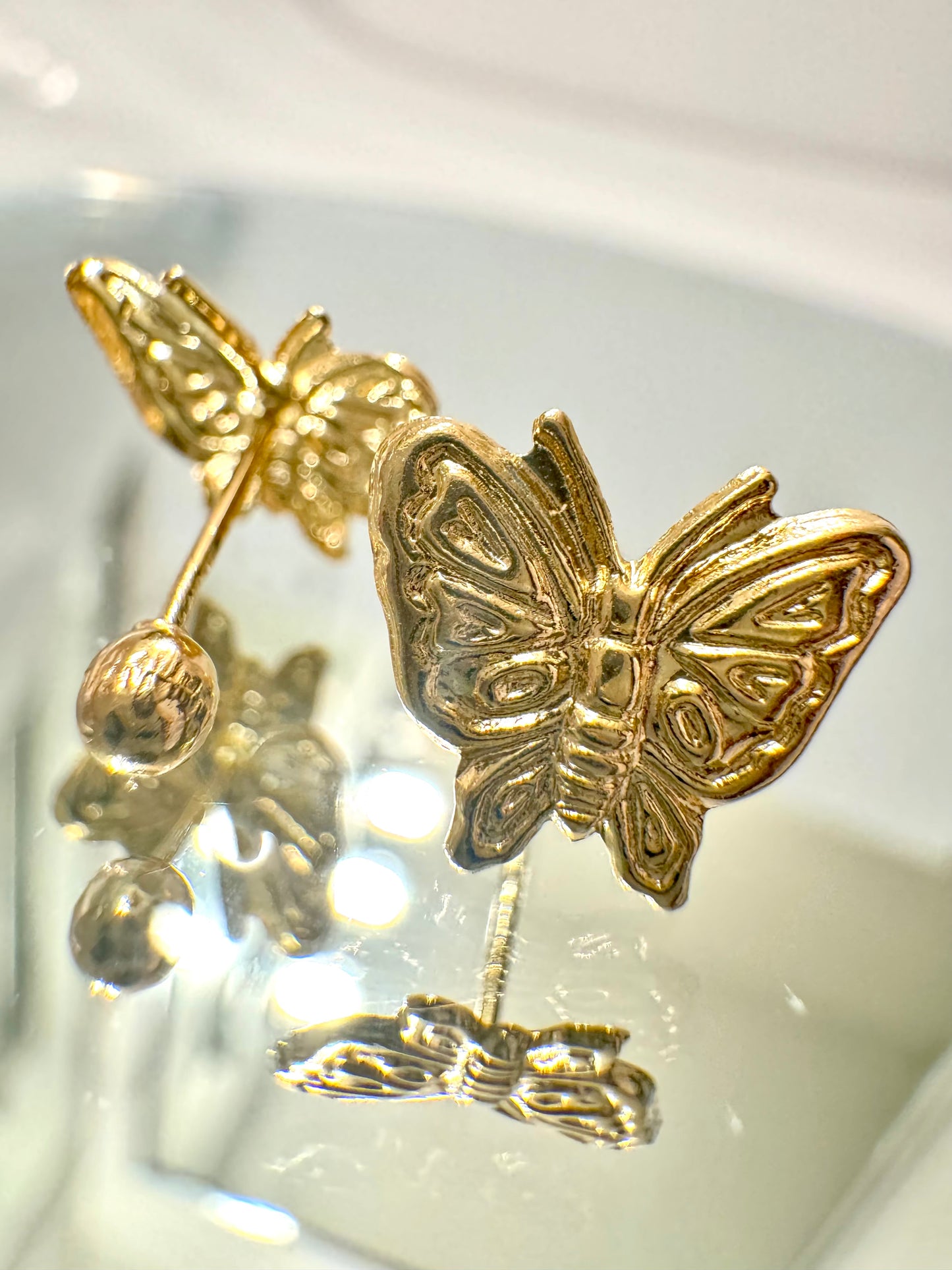 Butterfly medium flat earrings