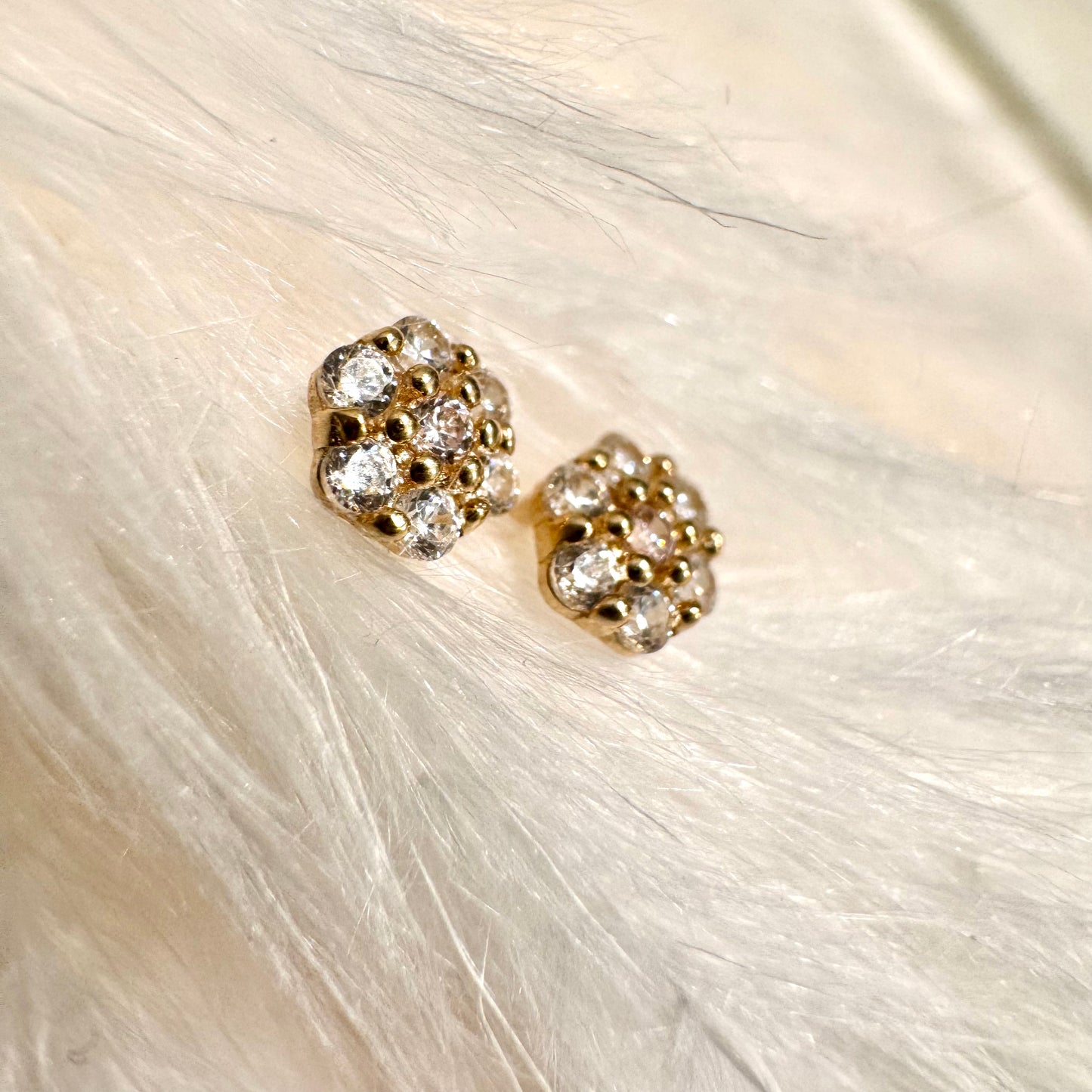 Tiny flower cz